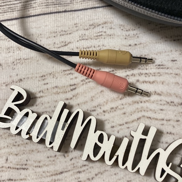 *On Ear Headphones with Microphone and Carrying Storage Case Set in Black - Picture 3 of 6